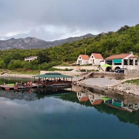 Splav "Slap" - Bungalovi Даниловград Экстерьер фото