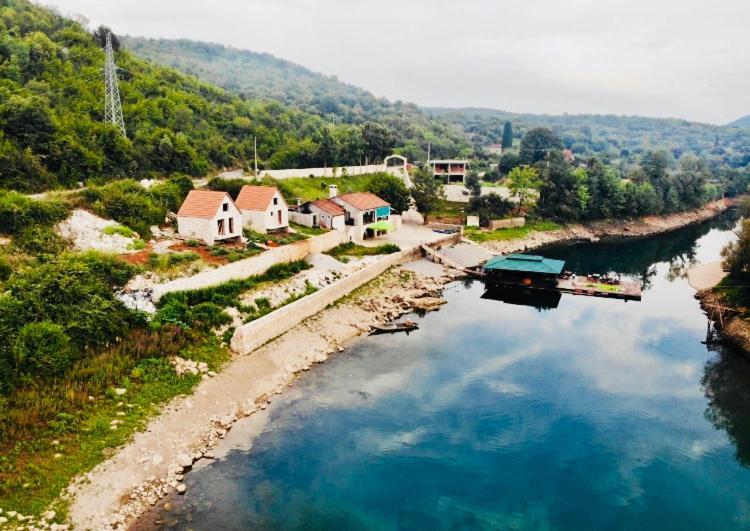 Splav "Slap" - Bungalovi Даниловград Экстерьер фото